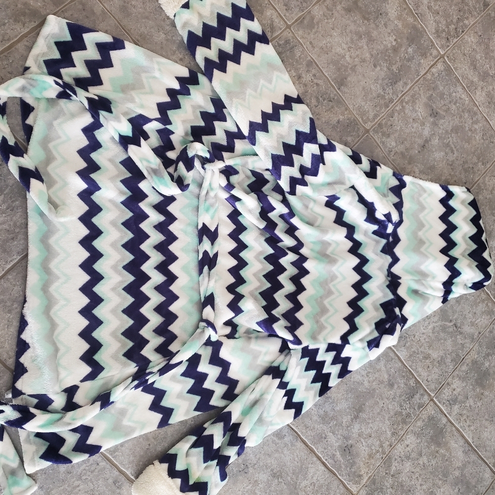 Rue21 Chevron Pattern Robe - Picture 4 of 4